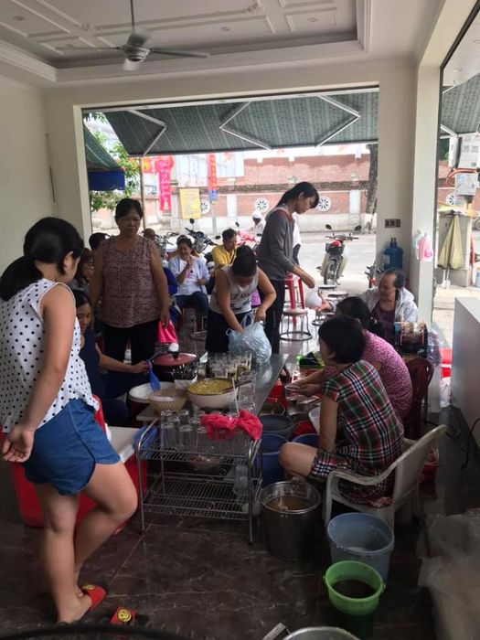 Hình ảnh thực tế món chè thơm ngon tại Chè Bà Phóng