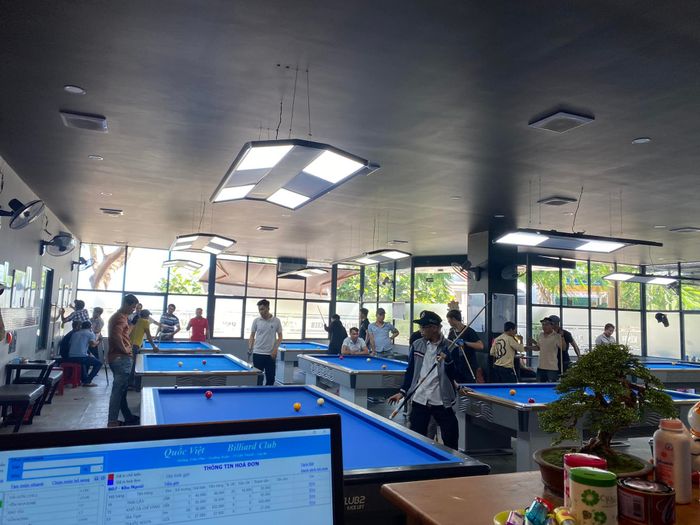Không gian chơi bida tại Quốc Việt Billiard Club