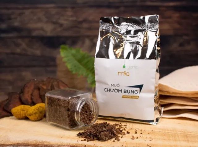 Hình ảnh thực tế muối chườm bụng MÍA - Sản phẩm cao cấp từ thảo dược thiên nhiên
