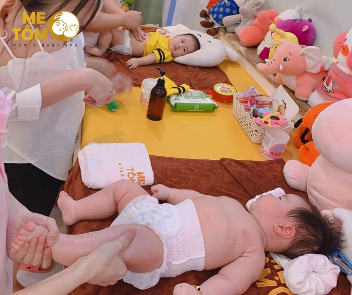 Hình ảnh quy trình chăm sóc bé tại Mẹ Tôm Mom & Baby Spa