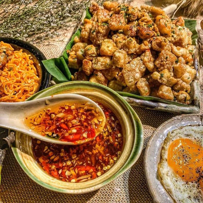 Không gian ấm cúng và món ngon đặc trưng tại Xoa Xoa Hạt Lựu Cô Châm