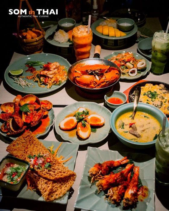 Không gian ấm cúng và món ngon đặc trưng tại Som Tum Thai