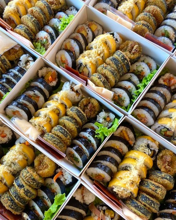 Những món kimbap và tokbokki hấp dẫn tại Tiệm Kimbap Chói