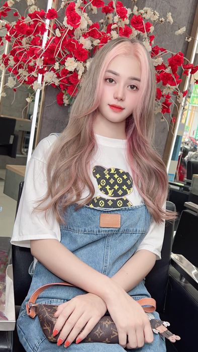 [Hình ảnh] Nghĩa Hair Salon - Không gian hiện đại với tone màu trắng chủ đạo