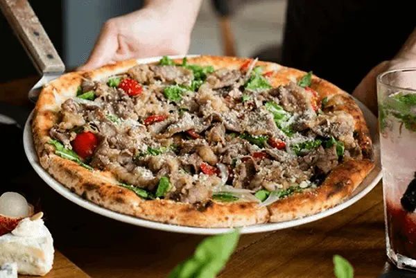 Không gian thưởng thức pizza sang trọng tại Pizza 4P's