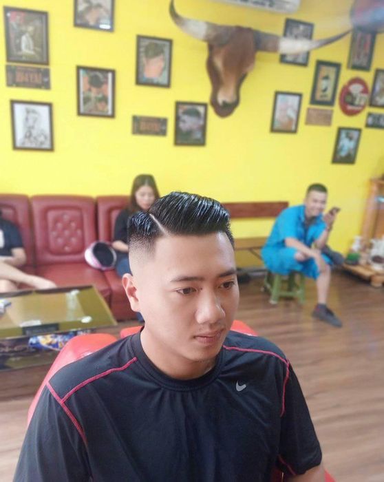 Không gian nghệ thuật tại Tùng Barber Huế
