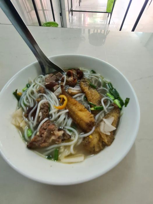 Hình ảnh tô bún cá rô đồng thơm ngon tại Quán Huân
