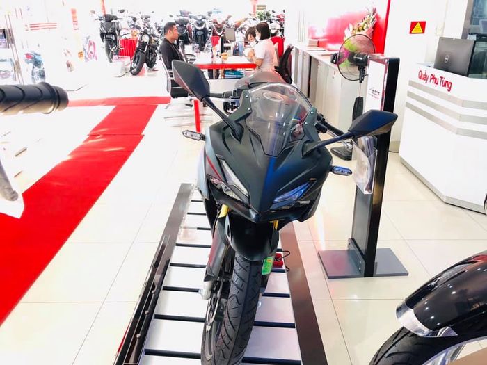 Khu vực dịch vụ bảo dưỡng chuyên nghiệp HEAD Tiên Tiến