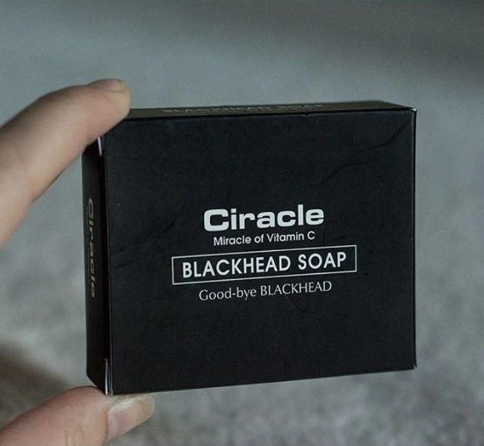Ciracle Blackhead Soap - Cận cảnh hiệu quả làm sạch sâu và đánh bật mụn đầu đen (Ảnh minh họa 2)