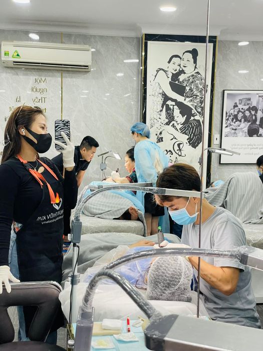 Không gian sang trọng và hiện đại tại Huyền Beauty