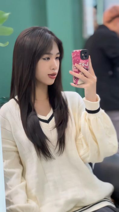 Không gian sang trọng và phong cách làm việc chuyên nghiệp tại XB Hair Stylist