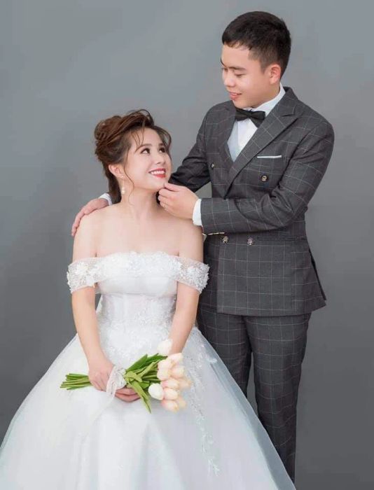 Không gian trưng bày vest cưới ấn tượng tại Duyên Hà Shop