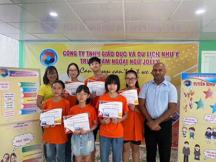 Hình ảnh 3: Cơ sở vật chất hiện đại tại trung tâm Jolly