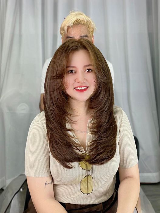 Không gian sang trọng và phong cách phục vụ chuyên nghiệp tại Hoàng Toni Hairsalon