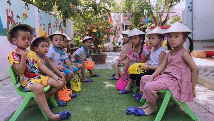 Khuôn viên xanh mát tại Mầm Non CLC Phú Sĩ