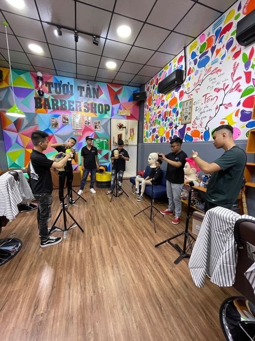 Hình ảnh không gian đào tạo tại Tươi Tấn Barber Shop