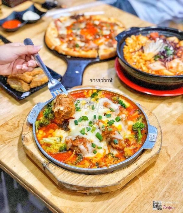 Không gian ấm cúng tại Phố Mì Cay SEOUL