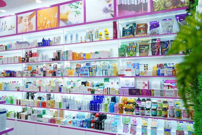 Góc trưng bày đa dạng sản phẩm tại Thế Giới Mỹ Phẩm Bình Dương