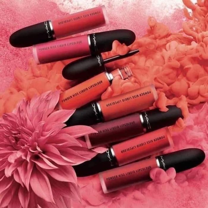 Góc trưng bày sản phẩm tại LaLa Cosmetics