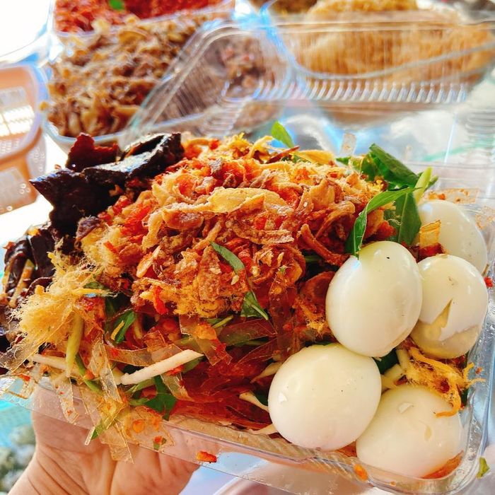 Không gian ấm cúng tại Bánh Tráng Trộn BMT - Ảnh 1