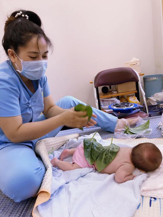 Hình ảnh liệu trình massage chuyên nghiệp tại Happy Mom Care Spa