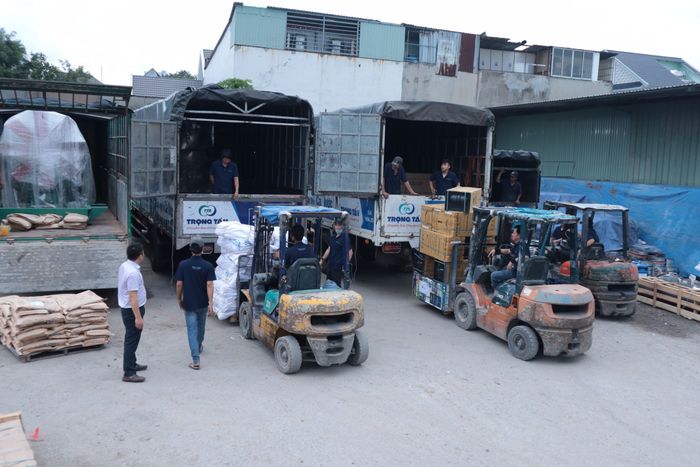 Hình ảnh hệ thống kho bãi rộng 3000m² tại Vận Tải Trọng Tấn