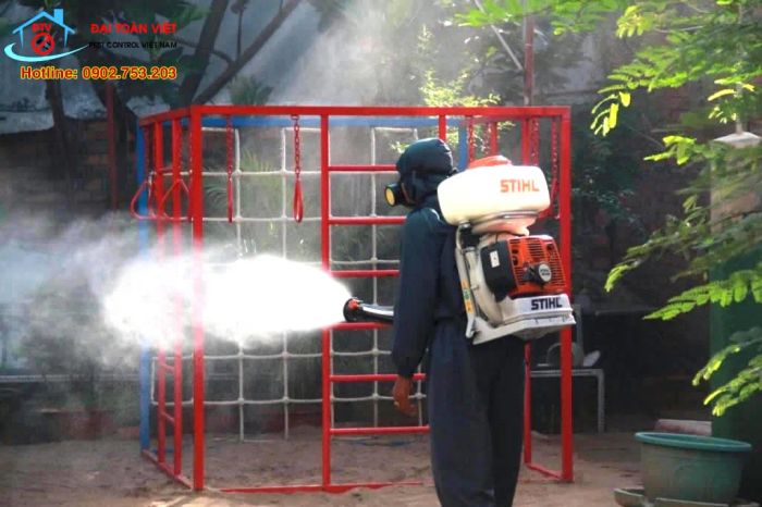 Hình ảnh đội ngũ Đại Toàn Việt thực hiện khử trùng