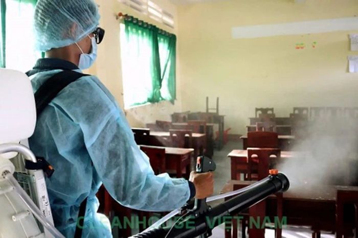 Hình ảnh đội ngũ Cleanhouse thực hiện khử trùng