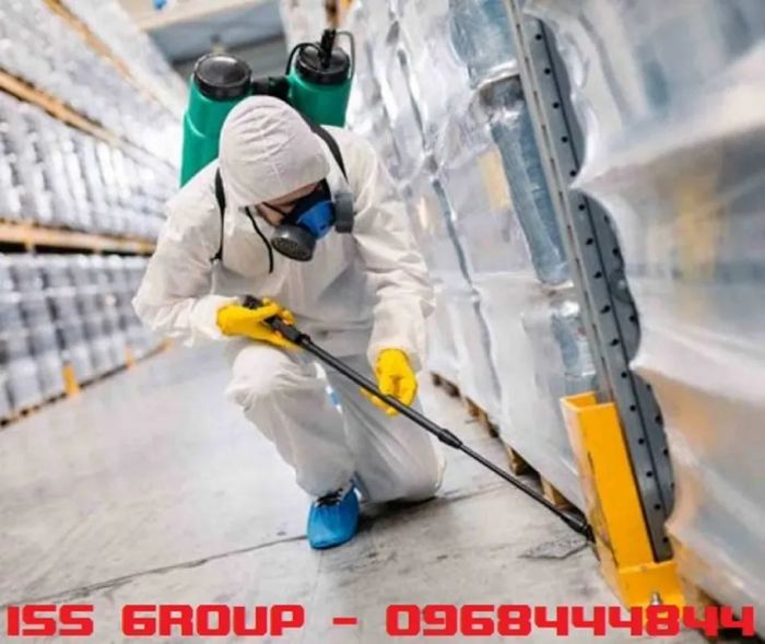 Hình ảnh đội ngũ ISS Group thực hiện phun khử trùng