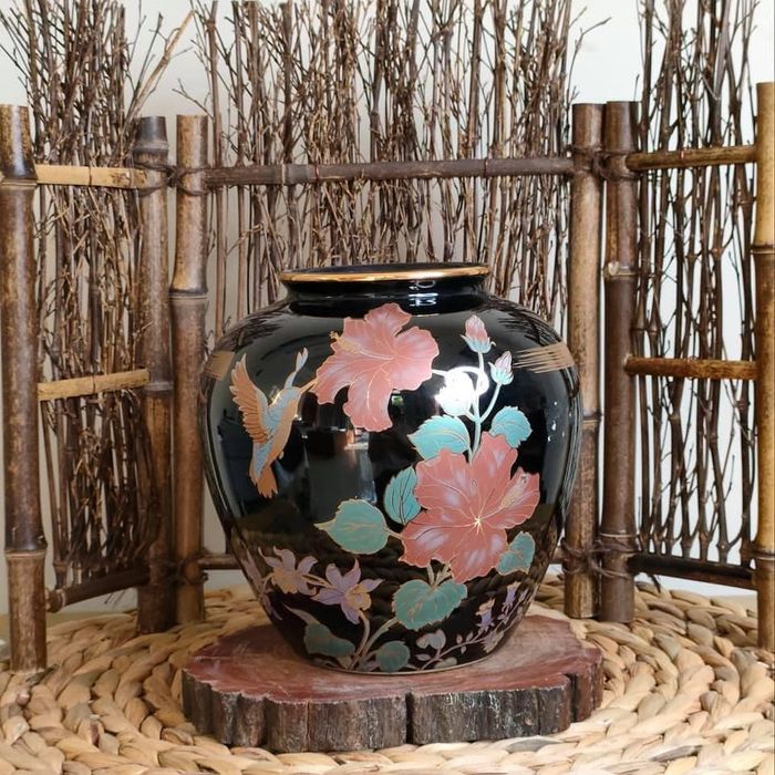 Không gian trưng bày đầy nghệ thuật tại Gốm sứ Nhật Uyên Nhi