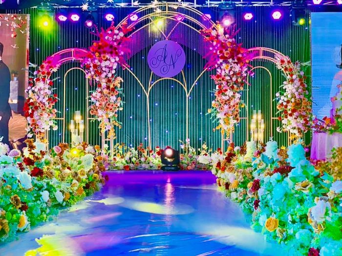 Dịch vụ trang trí tiệc cưới Duẩn Nhung ảnh 2 - Góc nhìn nghệ thuật về bàn tiệc cưới sang trọng, nơi sự tinh tế được nâng lên thành nghệ thuật