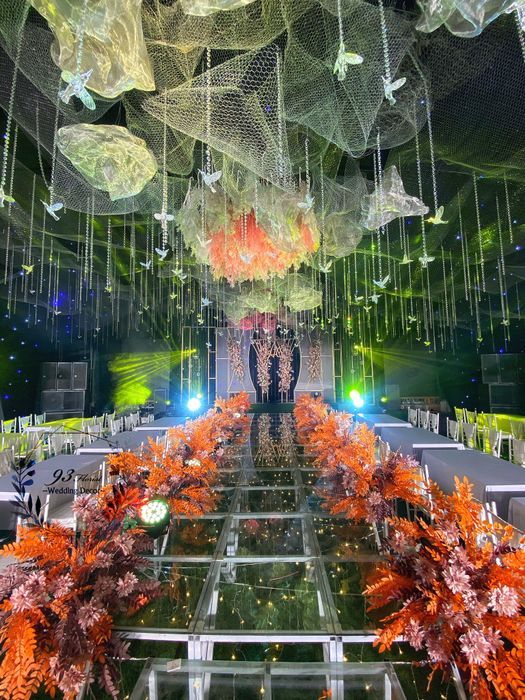 93 Florist & Wedding Decor ảnh 2 - Góc nhìn nghệ thuật về bàn tiệc cưới sang trọng, nơi sự tinh tế tỏa sáng từng chi tiết