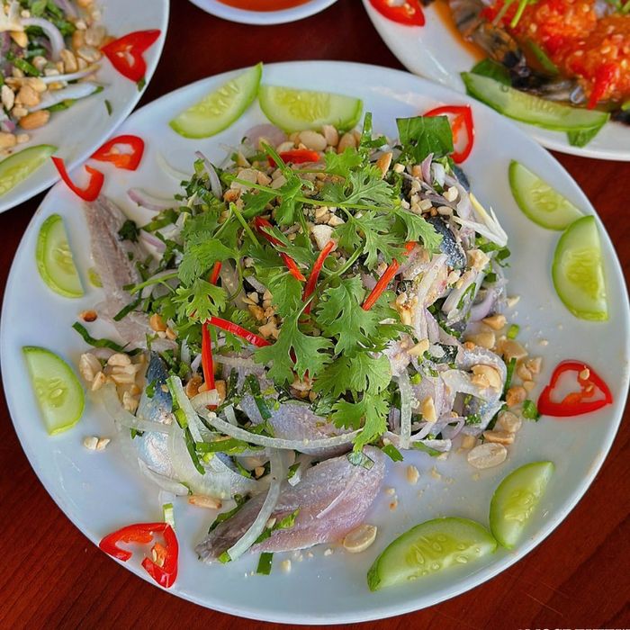 Hình ảnh bộ ba gỏi cá đặc sản tại Gỏi cá Ba Hưng