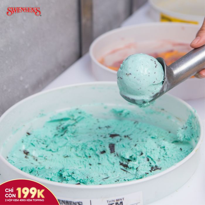 Swensen's - Không gian đỏ rực rỡ đậm chất Mỹ