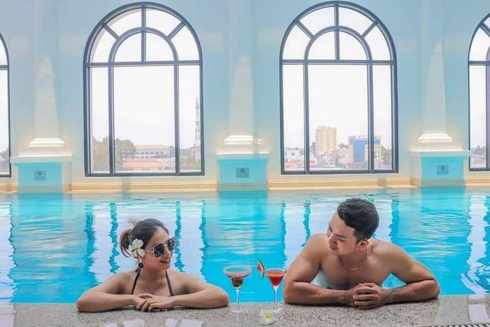 Bể bơi 4 mùa Melia Vinpearl qua ống kính thứ hai - nơi những khoảnh khắc vui đùa dưới nước được lưu giữ thành những kỷ niệm khó quên.