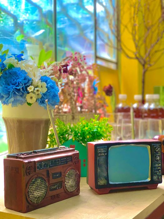 Bộ sưu tập gốm sứ đa dạng tại tiệm