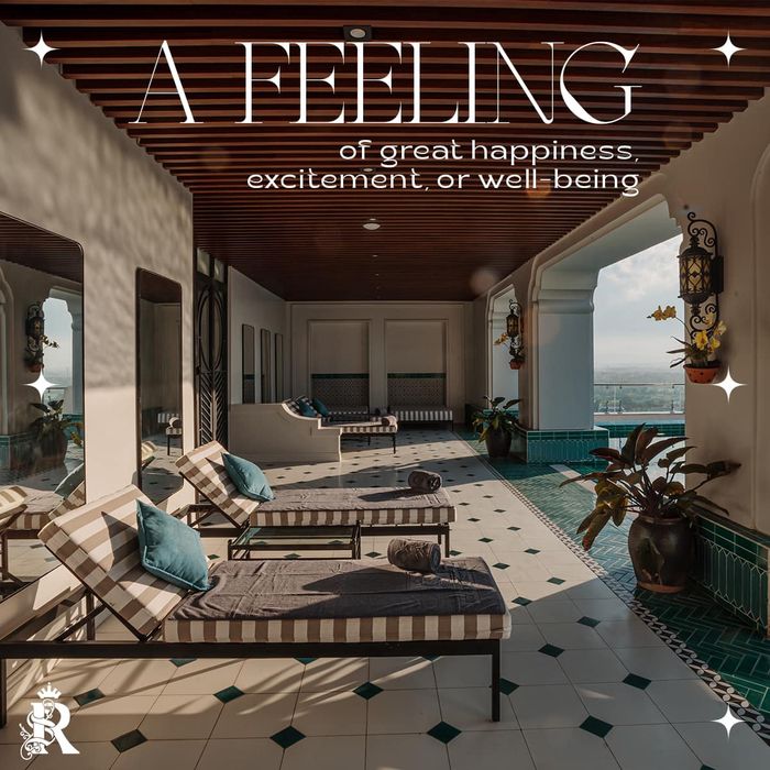 Bể Bơi Rex Quảng Bình Hotel qua ống kính - nơi làn nước trong xanh hòa quyện cùng khung cảnh thành phố tạo nên bức tranh nghệ thuật đầy mê hoặc.