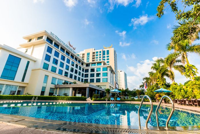 Khám phá Bể Bơi Mường Thanh Holiday qua góc nhìn mới với những khoảnh khắc đẹp được ghi lại trong bộ ảnh độc đáo.