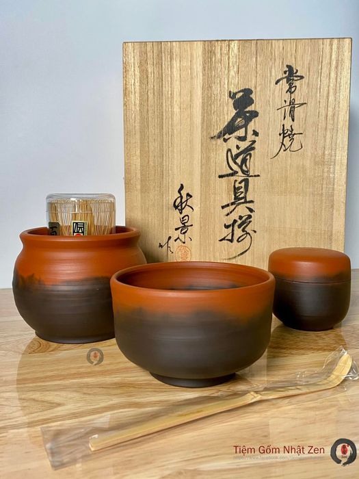 Không gian trưng bày tại Tiệm Gốm Nhật Zen
