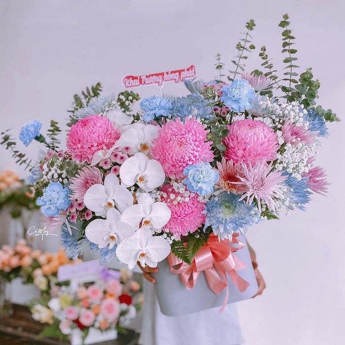 Hình ảnh 1: Không gian ngập tràn sắc hoa tại Cỏ.May Flowers