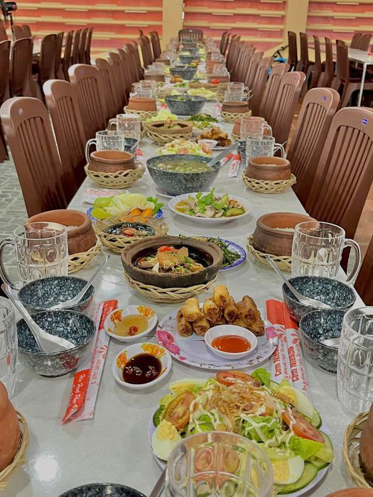 Không gian ấm cúng tại Cơm Niêu 55