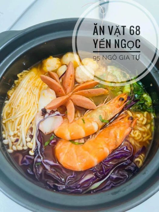 Không gian ấm cúng và món ngon tại Tiệm ăn vặt 68 Yến Ngọc