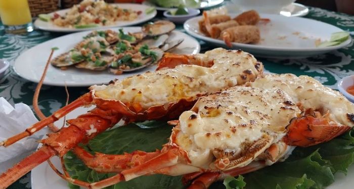 Nhật Nam Restaurant ảnh 2 - Khoảnh khắc ấm cúng ghi lại không gian thưởng thức hải sản đầy hấp dẫn