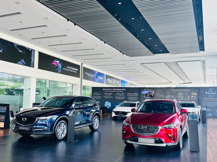 Toàn cảnh showroom Mazda Phạm Văn Đồng hiện đại