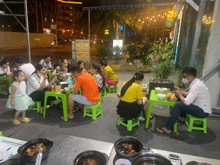 Hình ảnh 3 - Thực khách đông đảo đến thưởng thức tại quán