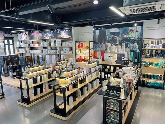 Không gian mua sắm hiện đại tại JJ Mart