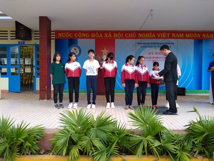 Hoạt động ngoại khóa sôi nổi của học sinh THCS Tháng 10