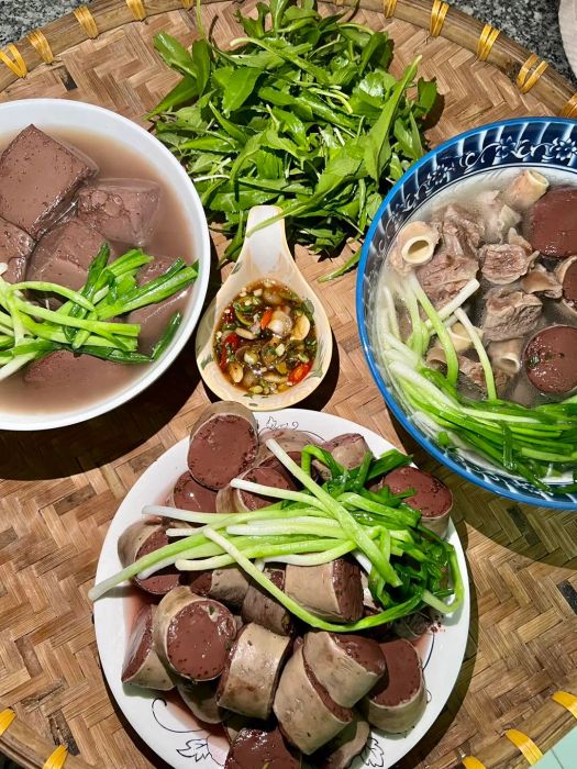 Các món làm từ lòng lợn tại Nguyễn Vũ Restaurant - Ảnh 2