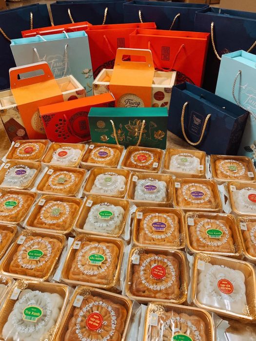 Hình ảnh hộp quà bánh trung thu sang trọng từ M. Hạnh