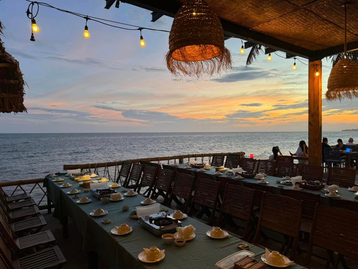 Không gian lãng mạn tại MỘT NẮNG seafood restaurant